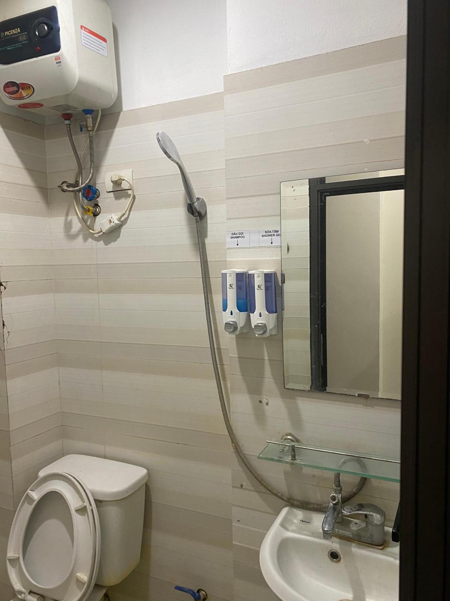 Nam Cuong Motel - Phong Don Co Cua So Thoang Mat Khep Kin - Thang May ฮานอย ภายนอก รูปภาพ